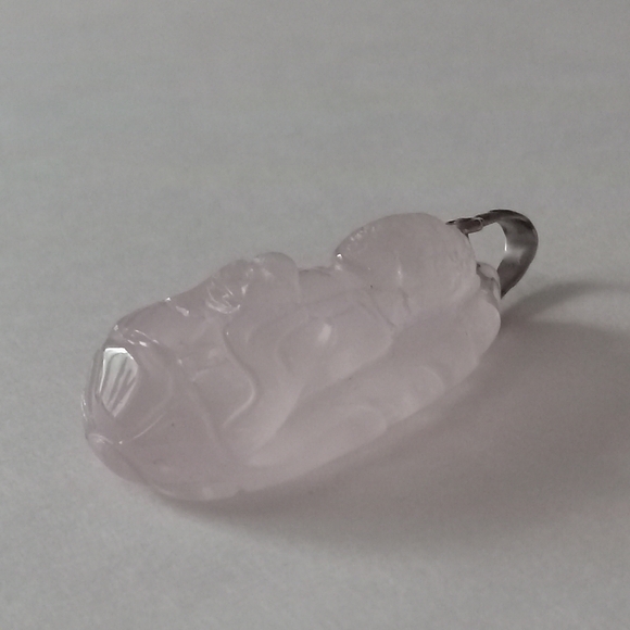 Vintage carved rose quartz pendant - Picture 6 of 7
